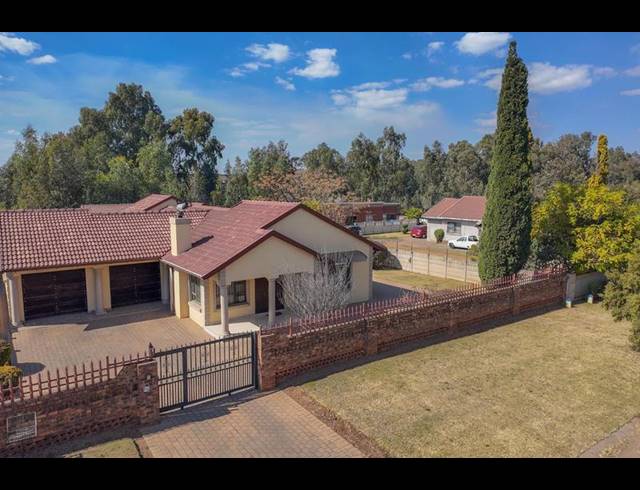 6 BEDROOM HOUSE FOR SALE IN CLAYVILLE